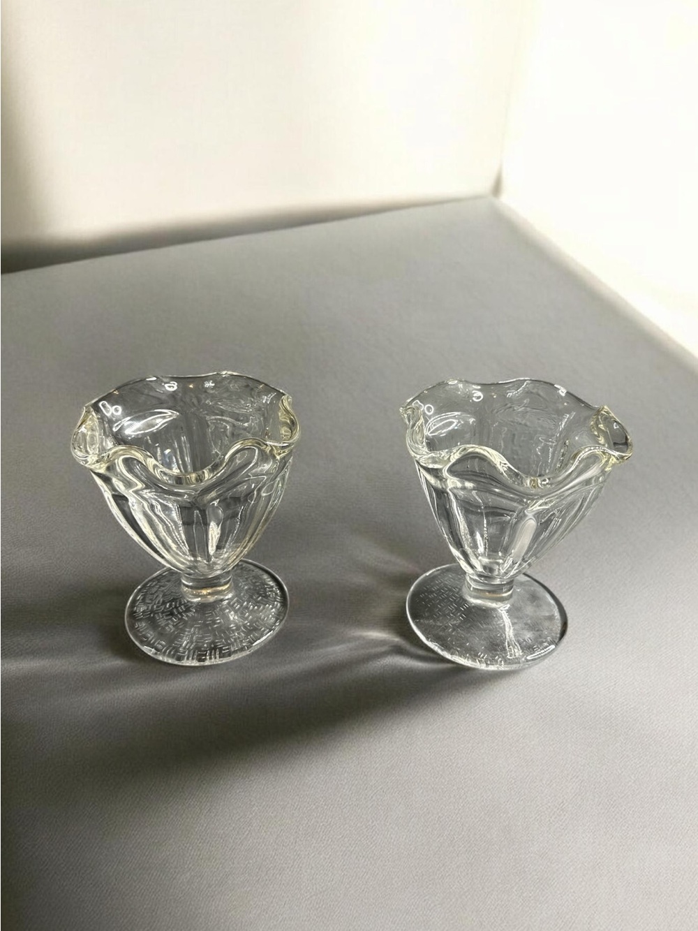 Vintage 4 inch tulip ice cream sundae cups made in Mexico lot of 2